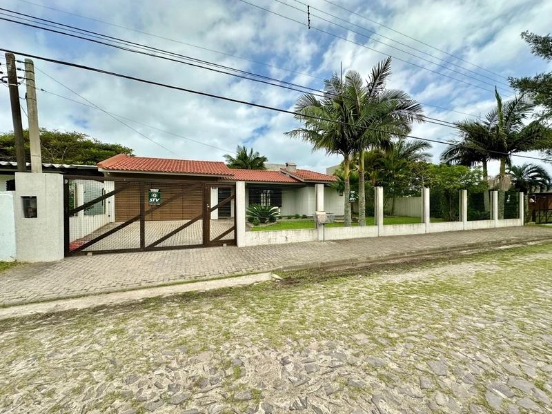 Casa mobiliada com 4 dormitórios, 1 suíte com 2 terrenos e piscina: 3ª foto da galeria de imagens do imóvel