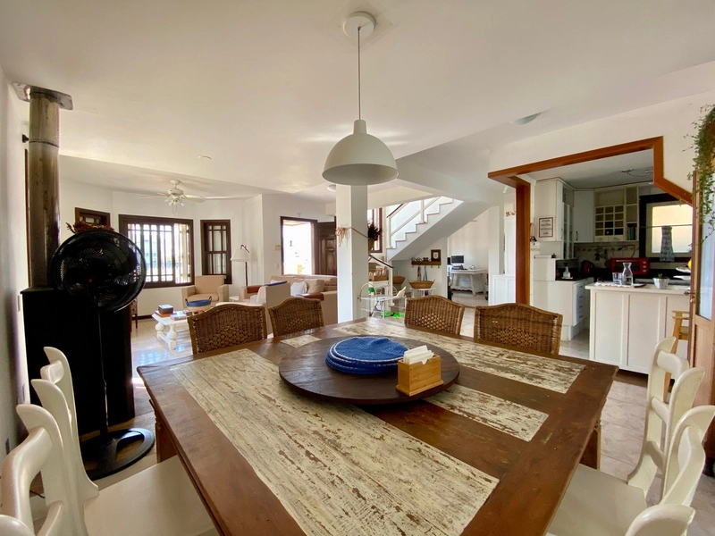 Casa mobiliada com 4 dormitórios sendo 3 suítes a 2 quadras do mar: 9ª foto da galeria de imagens do imóvel