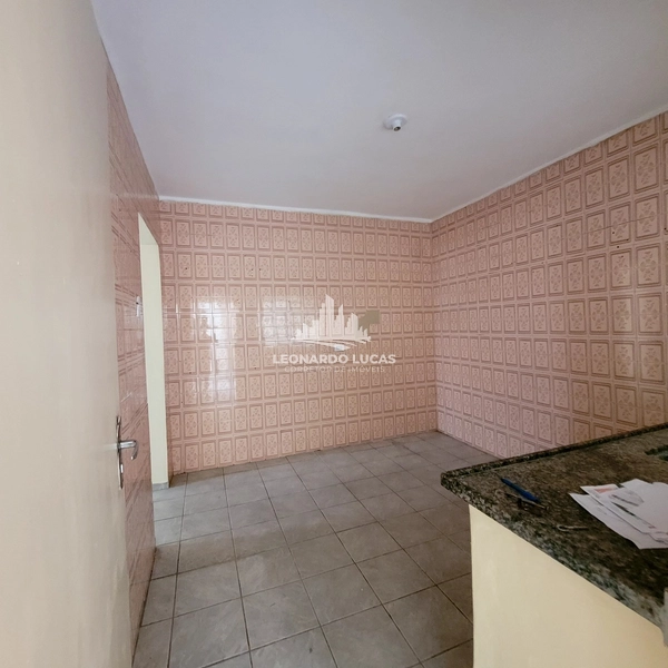 CASA À VENDA COM TRÊS DORMITÓRIOS SENDO UMA SUÍTE NO BAIRRO GUANABARA.: 3ª foto da galeria de imagens do imóvel