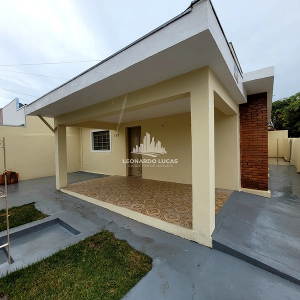 CASA À VENDA COM TRÊS DORMITÓRIOS SENDO UMA SUÍTE NO BAIRRO GUANABARA.: 1ª foto da galeria de imagens do imóvel