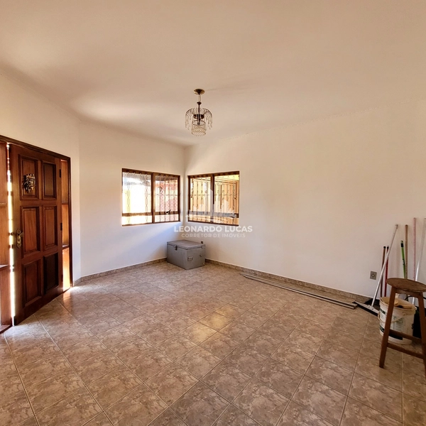 CASA À VENDA COM 03 DORMS. SENDO UMA SUÍTE COM 640 M² DE TERRENO.: 3ª foto da galeria de imagens do imóvel