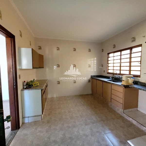 CASA À VENDA COM 03 DORMS. SENDO UMA SUÍTE COM 640 M² DE TERRENO.: 6ª foto da galeria de imagens do imóvel