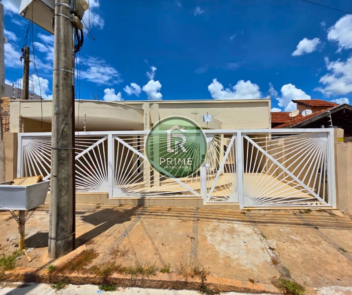 CASA COM 03 DORMS. SENDO UMA SUÍTE COM CLOSET E PISCINA NO LABIENOPOLI