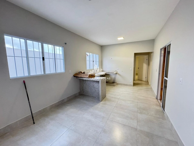 CASA MODERNA À VENDA COM 03 DORMITÓRIOS SENDO 02 SUÍTES NO PARQUE REAL: 5ª foto da galeria de imagens do imóvel