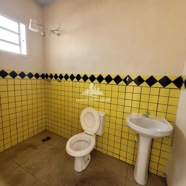 CASA DISPONÍVEL PARA VENDA COM QUATRO DORMITÓRIOS E TRÊS BANHEIROS.: 4ª foto da galeria de imagens do imóvel