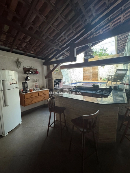 CASA DISPONIVEL PARA VENDA COM TRÊS DORMITORIOS E EDICULA NOS FUNDOS: 1ª foto da galeria de imagens do imóvel