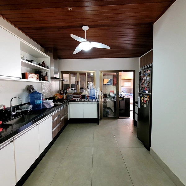 CASA NO CENTRO DISPONIVEL PARA VENDA COM 04 DORMITORIOS: 6ª foto da galeria de imagens do imóvel
