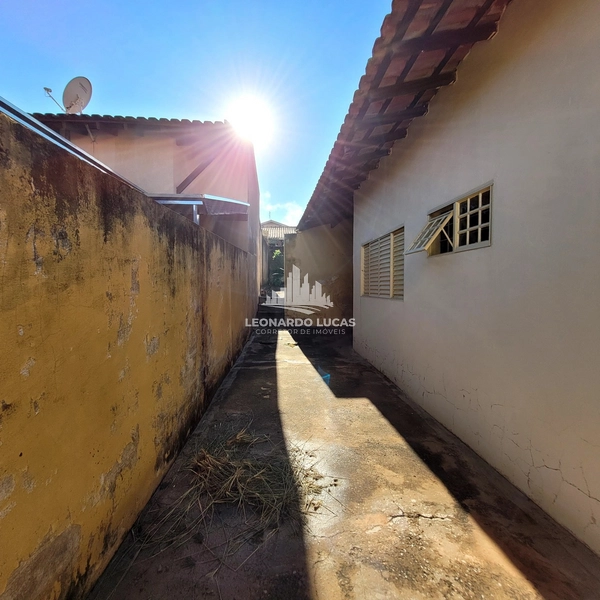 CASA À VENDA COM 02 DORMITÓRIOS SENDO UMA SUÍTE NO BAIRRO NOVA GARÇA.: 10ª foto da galeria de imagens do imóvel