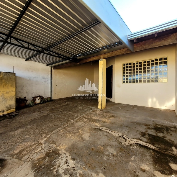 CASA À VENDA COM 02 DORMITÓRIOS SENDO UMA SUÍTE NO BAIRRO NOVA GARÇA.: 1ª foto da galeria de imagens do imóvel