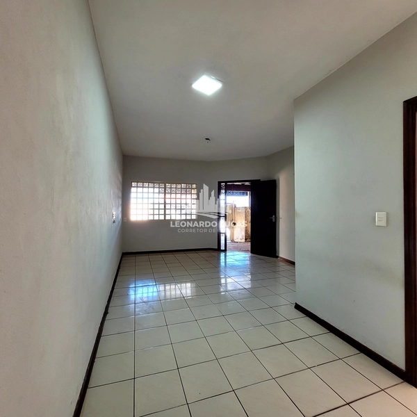 CASA À VENDA COM 02 DORMITÓRIOS SENDO UMA SUÍTE NO BAIRRO NOVA GARÇA.: 2ª foto da galeria de imagens do imóvel