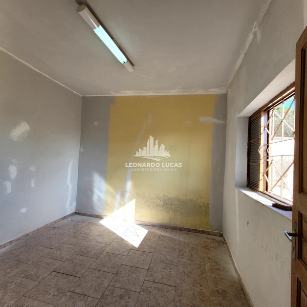 CASA À VENDA COM 03 DORMITÓRIOS SENDO UMA SUÍTE NO BAIRRO REBELO.: 3ª foto da galeria de imagens do imóvel