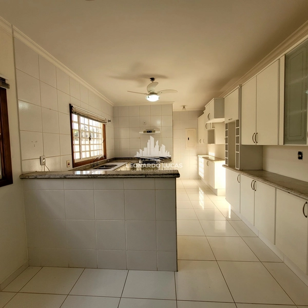 CASA MARAVILHOSA DISPONÍVEL PARA VENDA NO BAIRRO PORTAL DO LAGO!: 6ª foto da galeria de imagens do imóvel