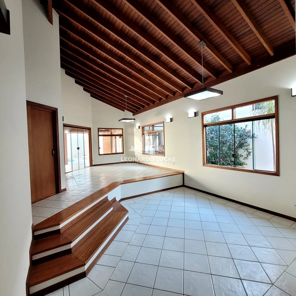 CASA MARAVILHOSA DISPONÍVEL PARA VENDA NO BAIRRO PORTAL DO LAGO!: 5ª foto da galeria de imagens do imóvel