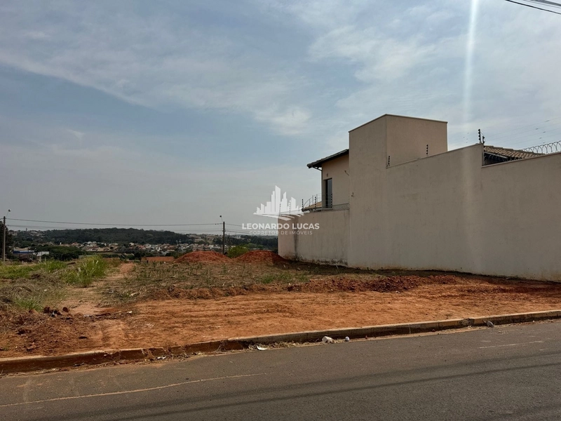 TERRENO DE 220 M² DISPONÍVEL PARA VENDA NO BAIRRO ECOVILLE!: 1ª foto da galeria de imagens do imóvel