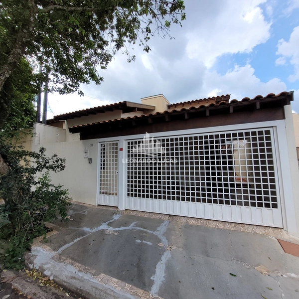 CASA À VENDA DE TRÊS DORMITÓRIOS NO BAIRRO JARDIM BRASIL: 1ª foto da galeria de imagens do imóvel