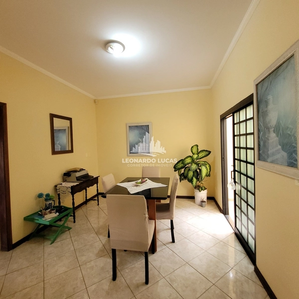 CASA À VENDA DE TRÊS DORMITÓRIOS NO BAIRRO JARDIM BRASIL: 5ª foto da galeria de imagens do imóvel