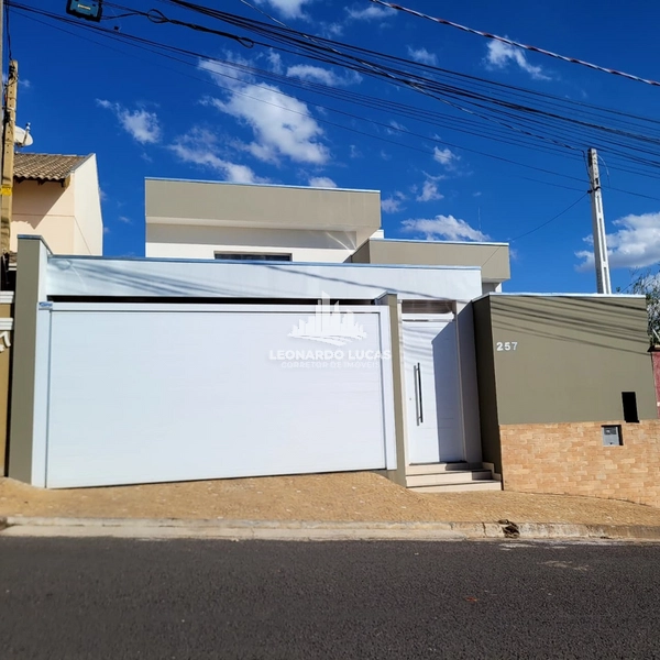 CASA À VENDA COM 03 DORMS SENDO UMA SUÍTE COM CLOSET NO SAO RAFAEL!!
