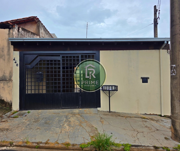 CASA DE TRÊS DORMITÓRIOS DISPONÍVEL PARA VENDA NO BAIRRO NOVA GARÇA.