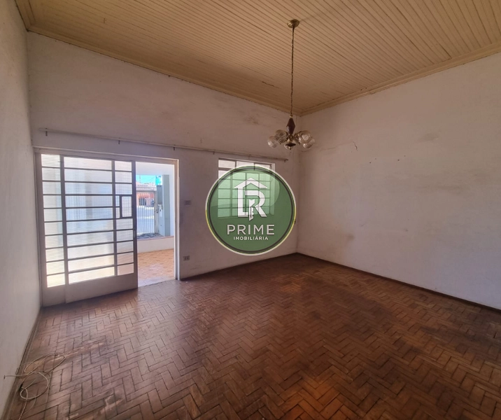 CASA DISPONÍVEL PARA LOCAÇÃO COM TRÊS DORMITÓRIOS NO CENTRO DA CIDADE.: 3ª foto da galeria de imagens do imóvel