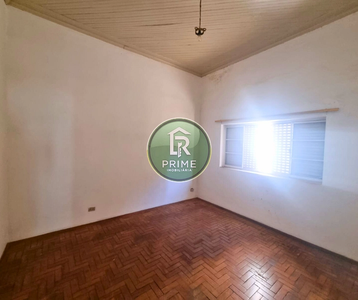 CASA DISPONÍVEL PARA LOCAÇÃO COM TRÊS DORMITÓRIOS NO CENTRO DA CIDADE.: 6ª foto da galeria de imagens do imóvel