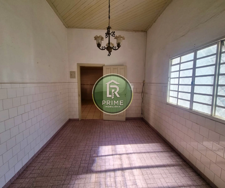 CASA DISPONÍVEL PARA LOCAÇÃO COM TRÊS DORMITÓRIOS NO CENTRO DA CIDADE.: 4ª foto da galeria de imagens do imóvel