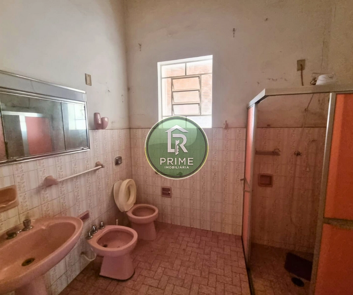 CASA DISPONÍVEL PARA LOCAÇÃO COM TRÊS DORMITÓRIOS NO CENTRO DA CIDADE.: 7ª foto da galeria de imagens do imóvel