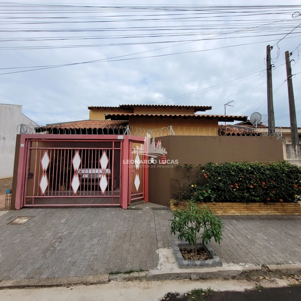 CASA À VENDA COM TRÊS DORMITÓRIOS SENDO UMA SUÍTE NO JARDIM BRASIL: 1ª foto da galeria de imagens do imóvel