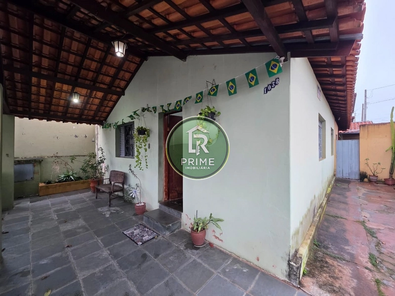 CASA COM 03 DORMITÓRIOS À VENDA NO BAIRRO MARIANA: 2ª foto da galeria de imagens do imóvel