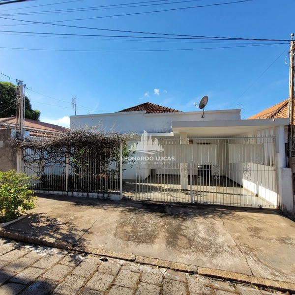 CASA DISPONÍVEL À VENDA COM QUATRO DORMITÓRIOS NO CENTRO DE GARÇA/SP: 1ª foto da galeria de imagens do imóvel