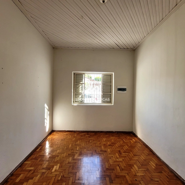 CASA À VENDA DE DOIS DORMITÓRIOS NO BAIRRO REBELO COM 400 M² TERRENO: 4ª foto da galeria de imagens do imóvel
