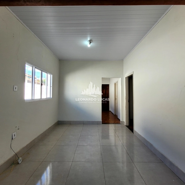 CASA À VENDA DE DOIS DORMITÓRIOS NO BAIRRO REBELO COM 400 M² TERRENO: 3ª foto da galeria de imagens do imóvel
