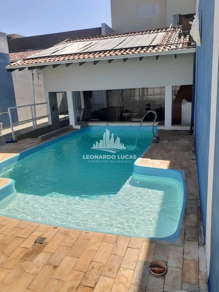 EDÍCULA À VENDA NO BAIRRO JARDIM BRASIL COM PISCINA: 3ª foto da galeria de imagens do imóvel