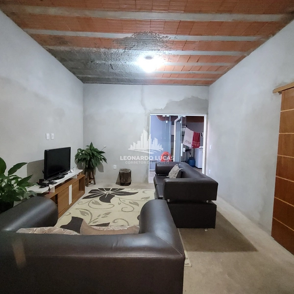 CASA À VENDA COM EDÍCULA NO BAIRRO FREI AURÉLIO: 3ª foto da galeria de imagens do imóvel