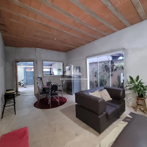 CASA À VENDA COM EDÍCULA NO BAIRRO FREI AURÉLIO: 2ª foto da galeria de imagens do imóvel