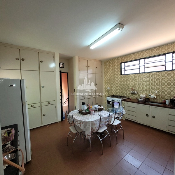 CASA RESIDENCIAL E COMERCIAL À VENDA NO CENTRO: 5ª foto da galeria de imagens do imóvel