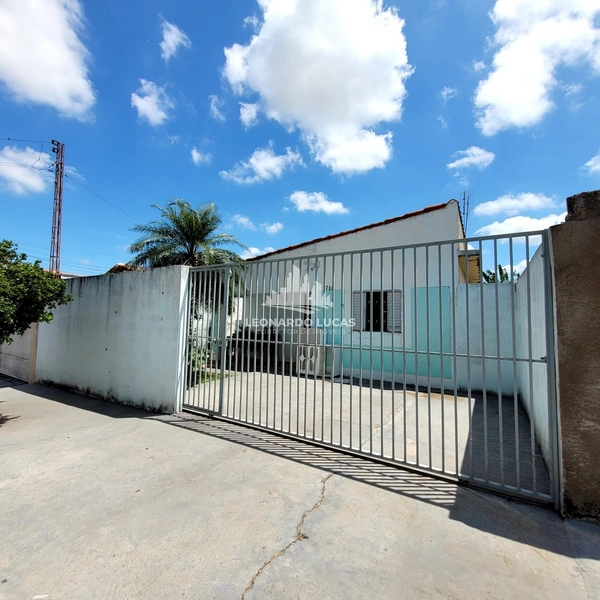 DUAS CASAS NO MESMO TERRENO PARA VENDA, SENDO UMA COM TRÊS DORMITÓRIOS: 1ª foto da galeria de imagens do imóvel