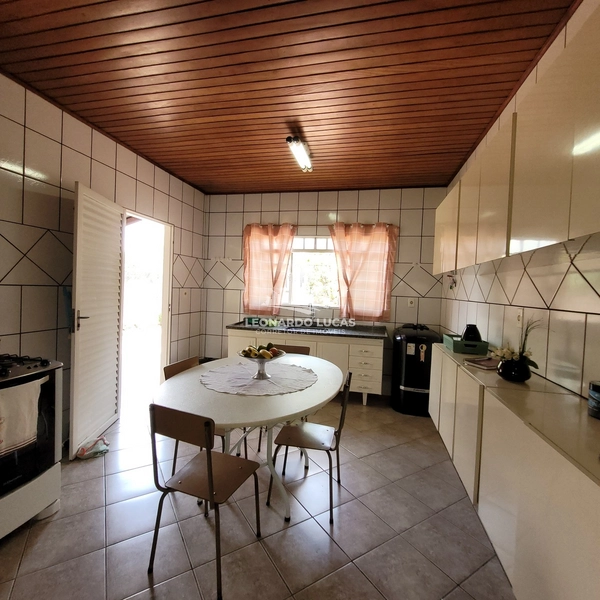 CASA COM 02 DORMS. DISPONÍVEL À VENDA NO BAIRRO REBELO.: 4ª foto da galeria de imagens do imóvel