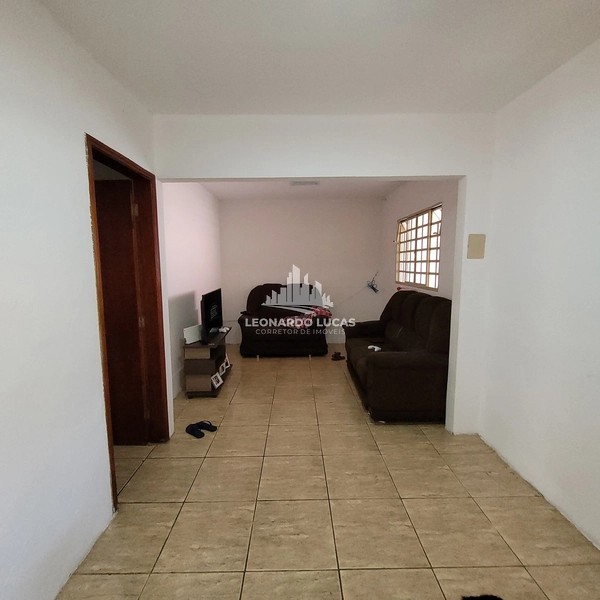 CASA COM 03 DORMS. À VENDA NO BAIRRO FREI AURÉLIO.: 3ª foto da galeria de imagens do imóvel