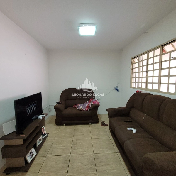 CASA COM 03 DORMS. À VENDA NO BAIRRO FREI AURÉLIO.: 4ª foto da galeria de imagens do imóvel
