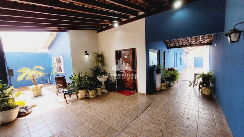 CASA À VENDA COM 03 DORMS. E EDICULA NOS FUNDOS NO BAIRRO REBELO.: 2ª foto da galeria de imagens do imóvel