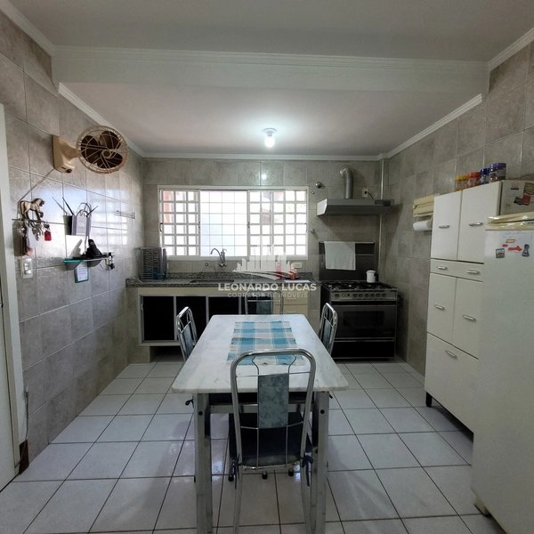 CASA COM 02 DORMS. SENDO 02 SUITES À VENDA NO BAIRRO WILLIAMS.: 9ª foto da galeria de imagens do imóvel