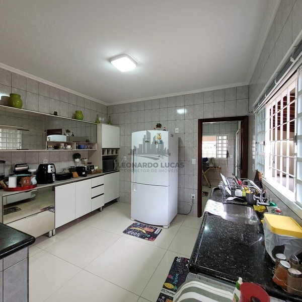 CASA À VENDA NO PORTAL DO LAGO COM 3 DORMITÓRIOS: 7ª foto da galeria de imagens do imóvel
