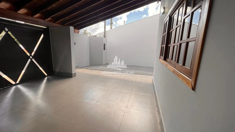 CASA LINDA À VENDA DE DOIS DORMS SENDO UMA SUÍTE NO BAIRRO PARQUE REAL: 2ª foto da galeria de imagens do imóvel