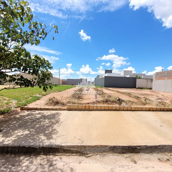 TERRENO DE 180 M² PLANO, PRONTO PRA CONSTRUIR NO CAMPO BELO POR 95 MIL: 1ª foto da galeria de imagens do imóvel