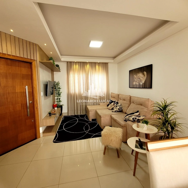 CASA À VENDA COM 02 DORMS. SENDO UMA SUÍTE NO BAIRRO CAMPO BELO.: 1ª foto da galeria de imagens do imóvel