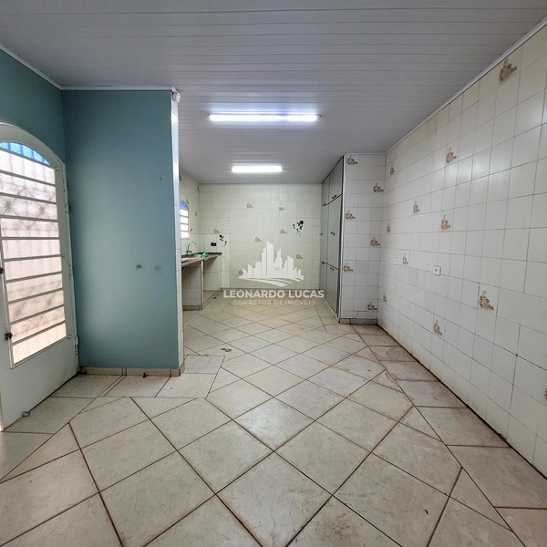 CASA COM 04 DORMITÓRIOS SENDO UMA SUÍTE À VENDA NO CENTRO DE GARÇA/SP.: 6ª foto da galeria de imagens do imóvel