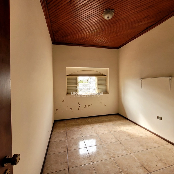 CASA COM 04 DORMITÓRIOS SENDO UMA SUÍTE À VENDA NO CENTRO DE GARÇA/SP.: 12ª foto da galeria de imagens do imóvel