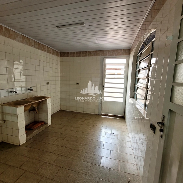 CASA COM 04 DORMITÓRIOS SENDO UMA SUÍTE À VENDA NO CENTRO DE GARÇA/SP.: 13ª foto da galeria de imagens do imóvel