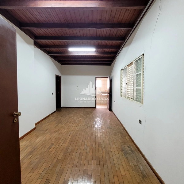 CASA COM 04 DORMITÓRIOS SENDO UMA SUÍTE À VENDA NO CENTRO DE GARÇA/SP.: 7ª foto da galeria de imagens do imóvel