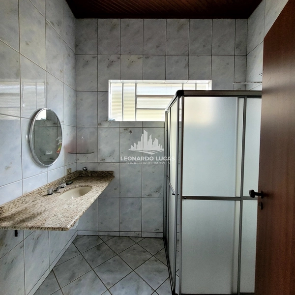 CASA COM 04 DORMITÓRIOS SENDO UMA SUÍTE À VENDA NO CENTRO DE GARÇA/SP.: 11ª foto da galeria de imagens do imóvel
